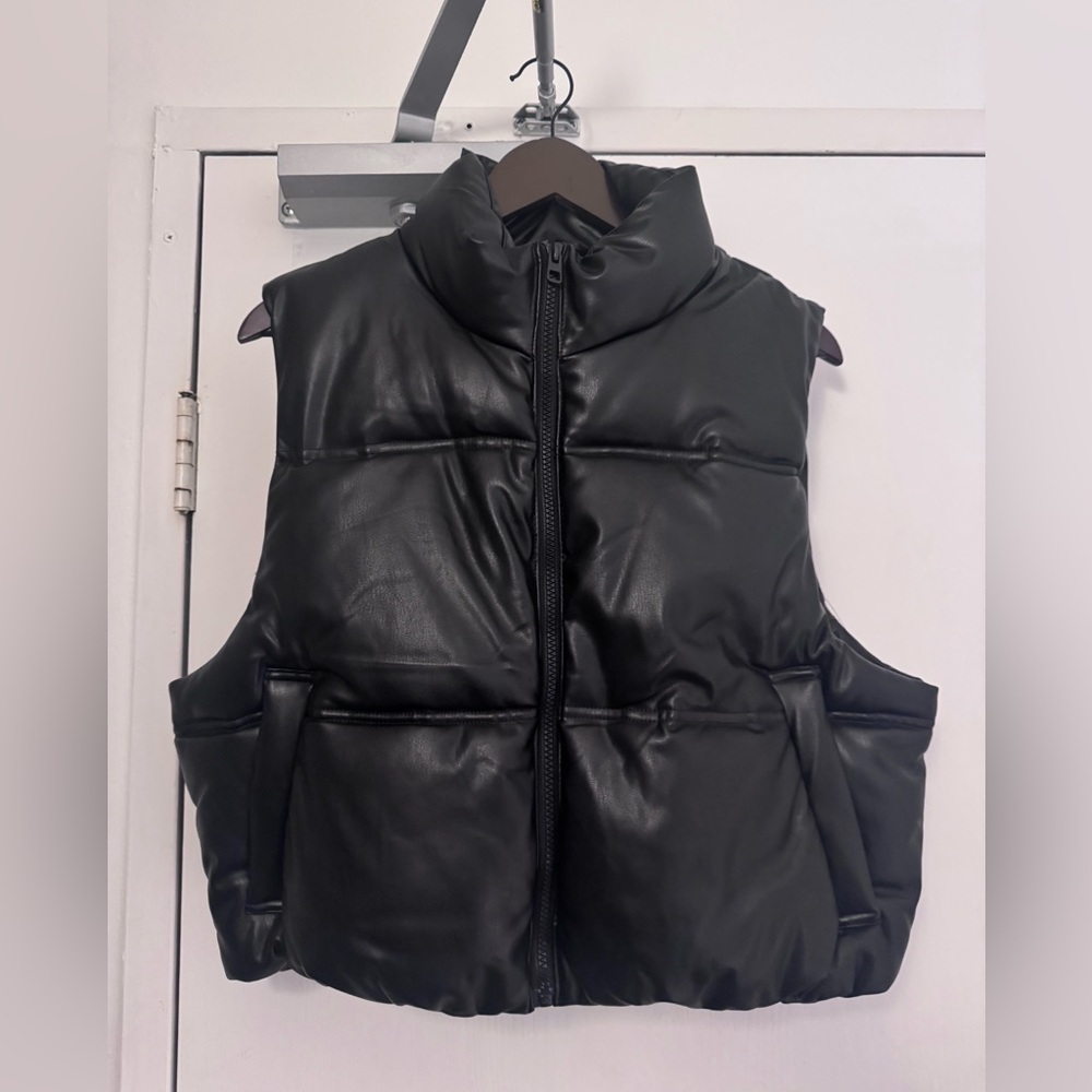 Crop faux leather puffer vest - XL